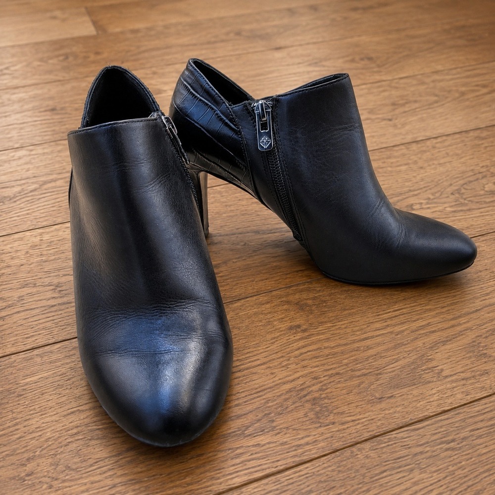 Antonio Melani Black Leather Croc Embossed Ankle Boots 8M Pointed Toe Heel